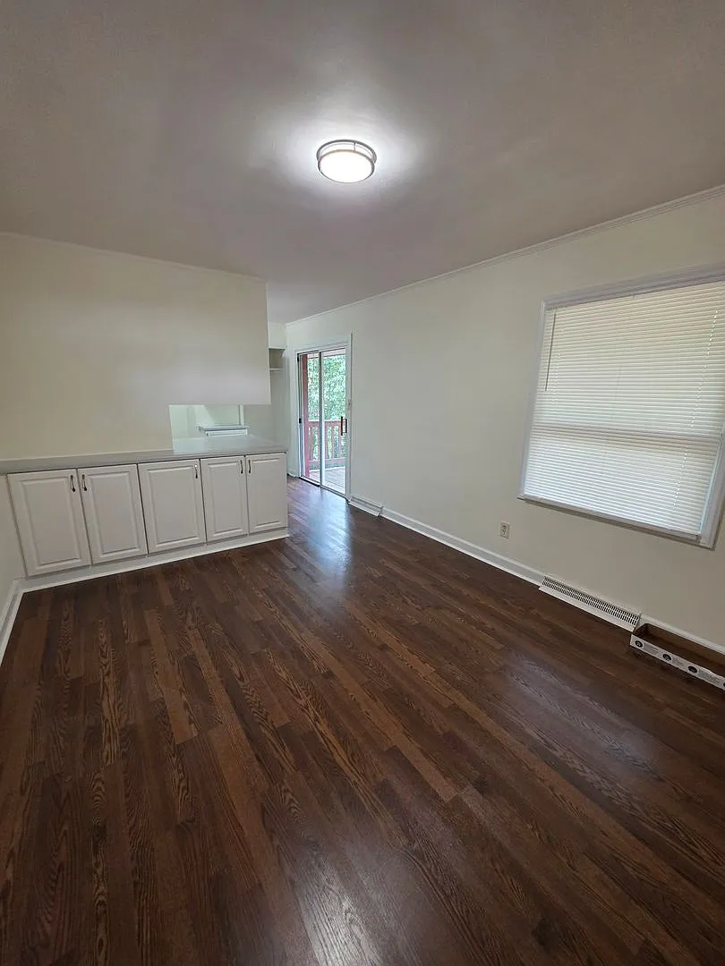 3 BR 2 bath in north High Point! — Photo 3