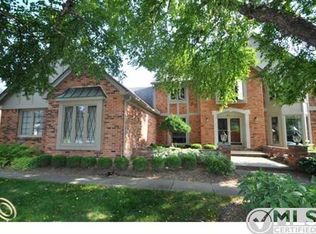 3169 Kilburn Rd W, Rochester Hills, MI 48306