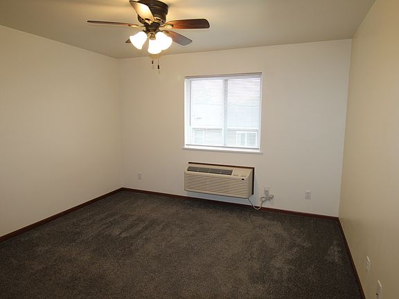 5th image of 102 Gardens Ct #14