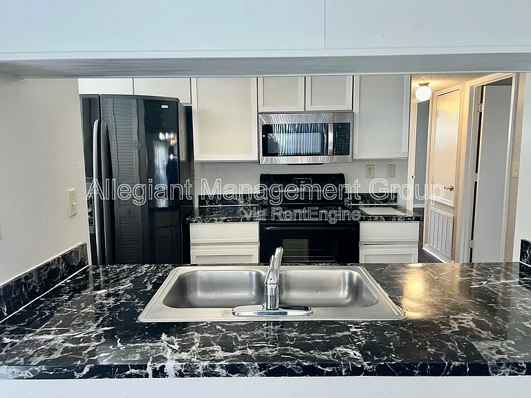 2807 Rio Grande Trl — Photo 5