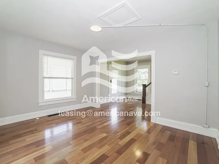 1656623_004_living_room_12771423.jpg