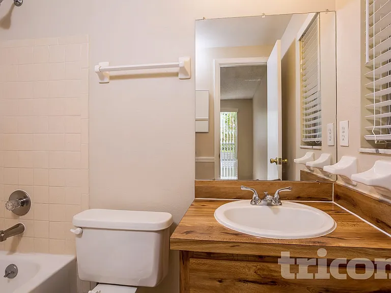 2308 Selkirk St — Photo 14