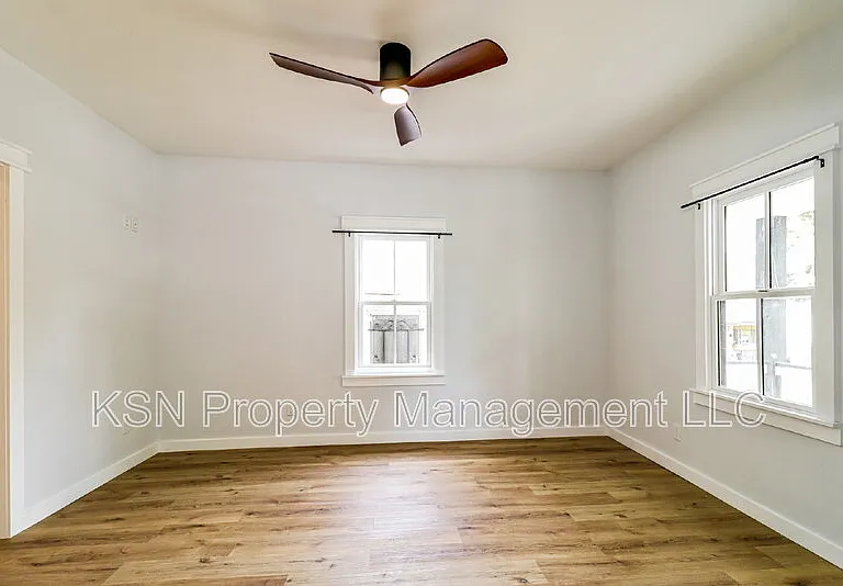 1025 W 38th St — Photo 4
