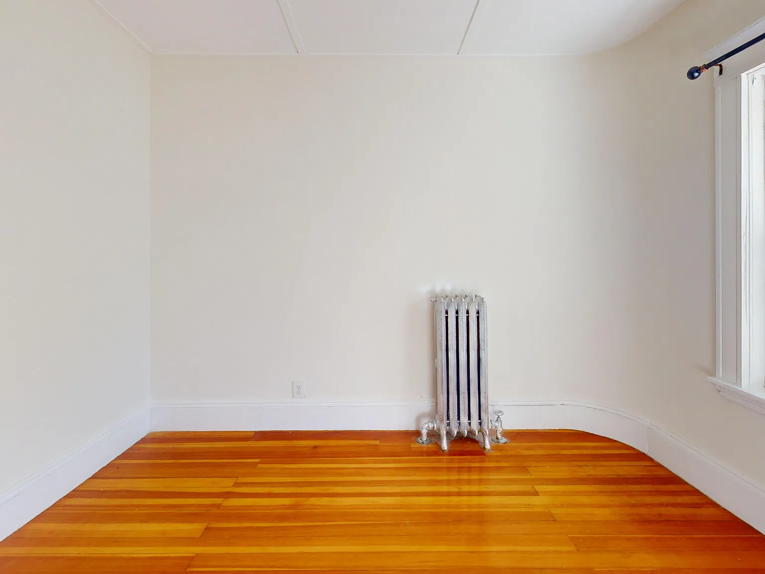 4 bed, 2040 sqft, $3,995 — Photo 4