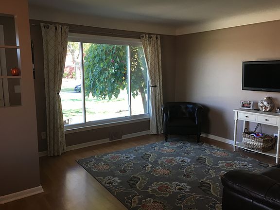 4th image of 24809 Harmon St