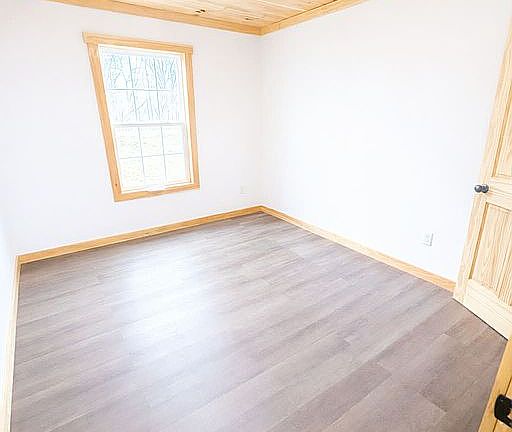 5th image of 228 Hume Way