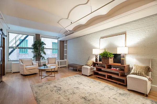 Sold by Industrie Residential | media 3