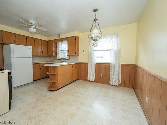 5th image of 368 Johnston Pl