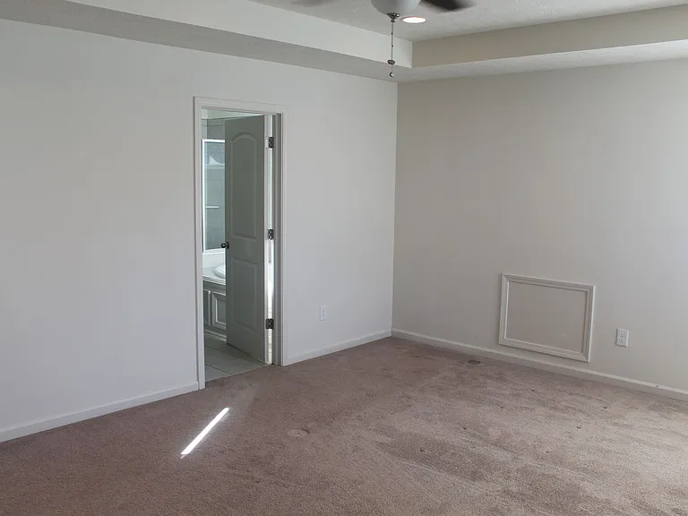 1390 Sarah Way — Photo 11