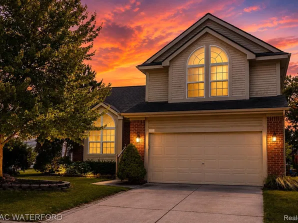 6473 Lake Meadow Dr, Waterford, MI 48327
