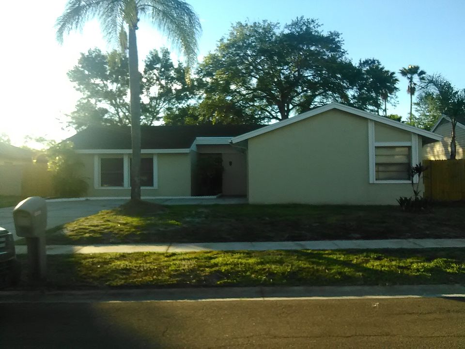 1st image of 11345 Hollyglen Dr