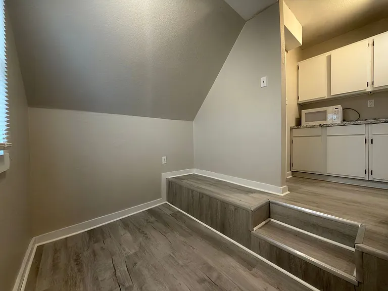 1221 Laurel Ave — Photo 7