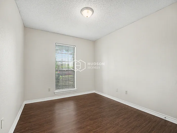 330 Bryant Ln — Photo 13