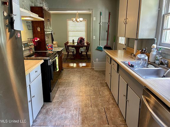 3rd image of 700 S 22nd Ave