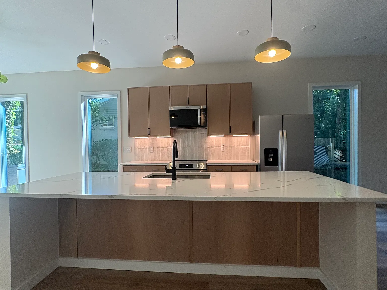 3 bed, 1689 sqft, $3,000 — Photo 4