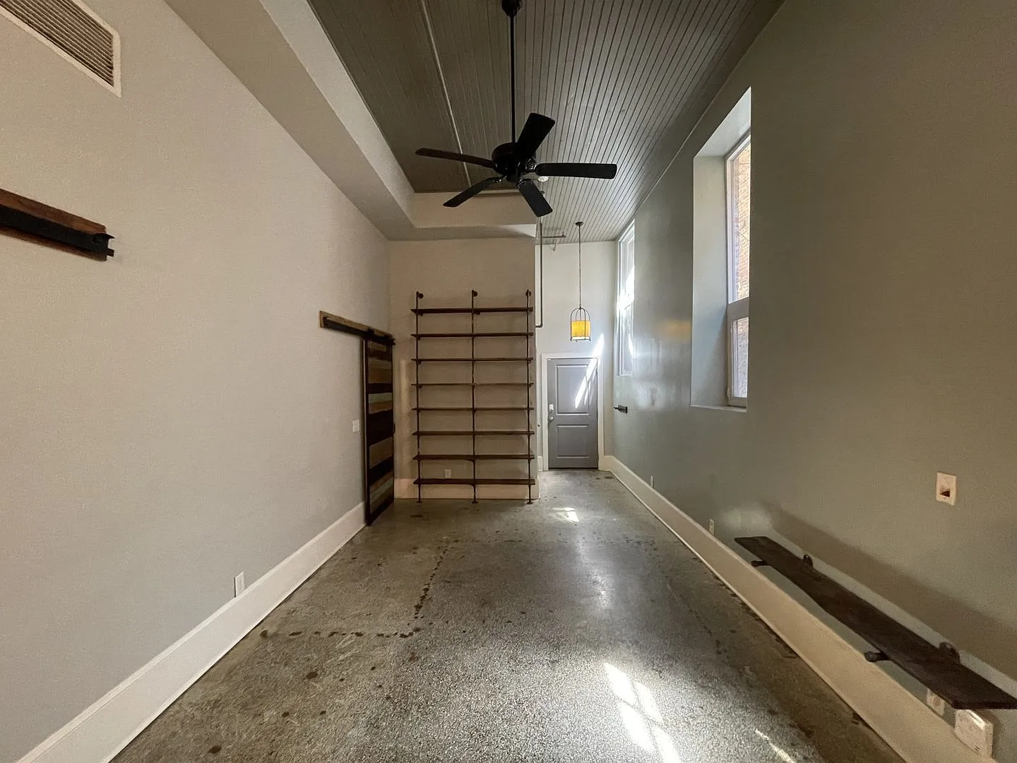 1 bed, 1.0 bath, 839 sqft, $1,150 — Photo 2