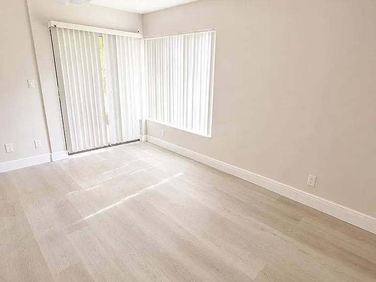4086 Palm Forest Dr S — Photo 10