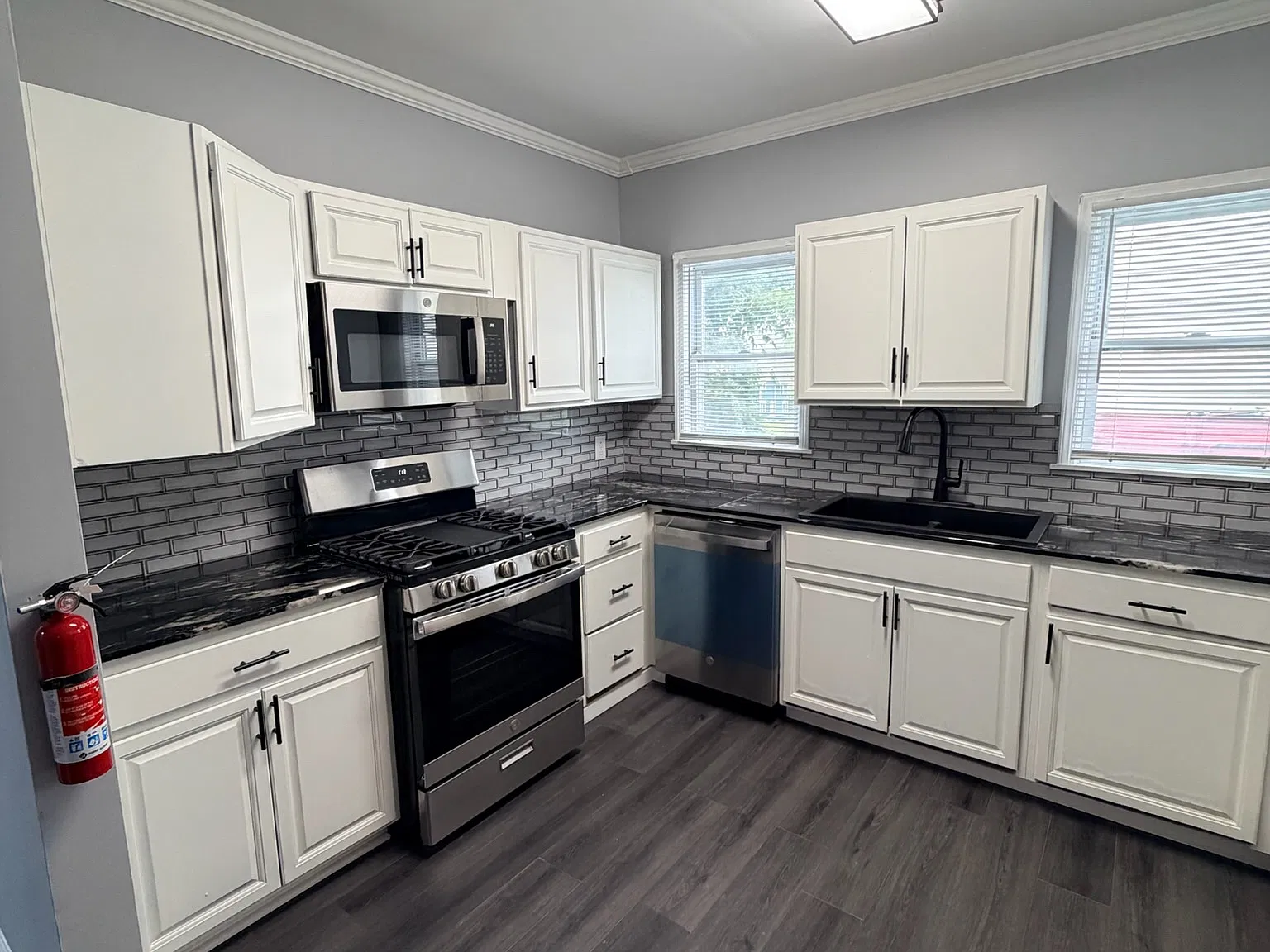208 Westcott St — Photo 2