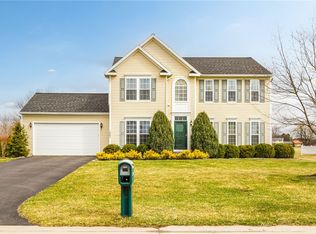1447 Emma Ln, Farmington, NY 14425