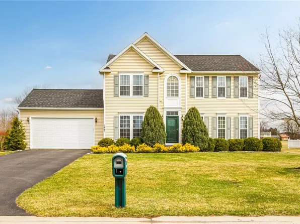 1447 Emma Ln, Farmington, NY 14425