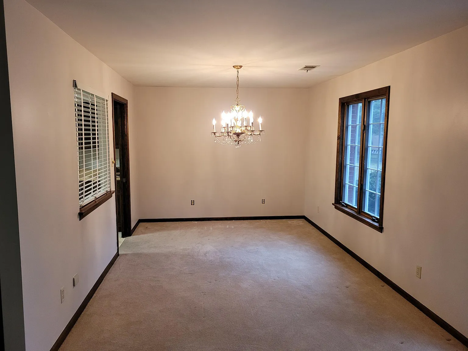1411 Brookside Dr — Photo 3
