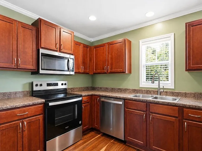 553 Montego Ct — Photo 11