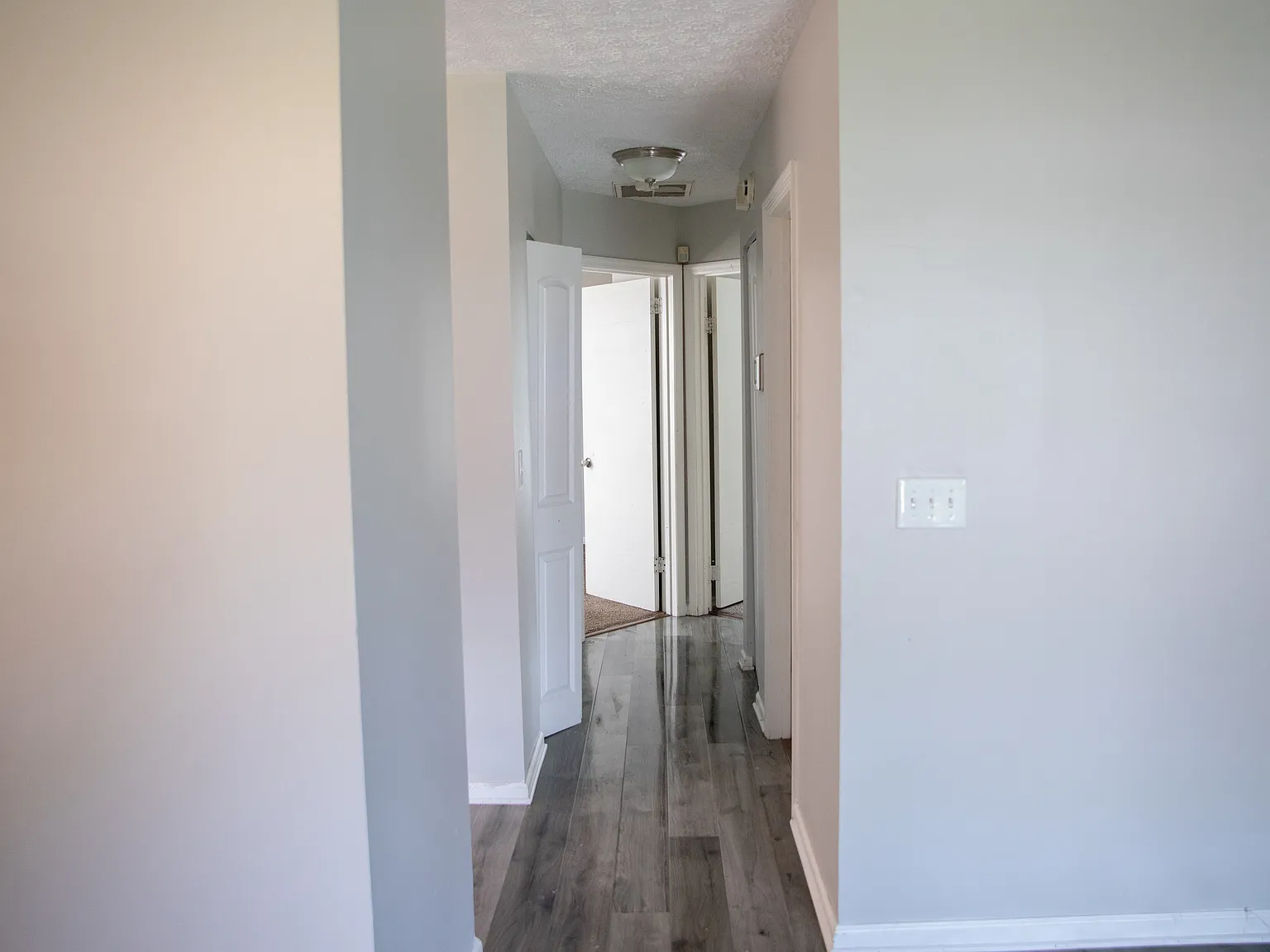 3 bed, 1301 sqft, $2,100 — Photo 4
