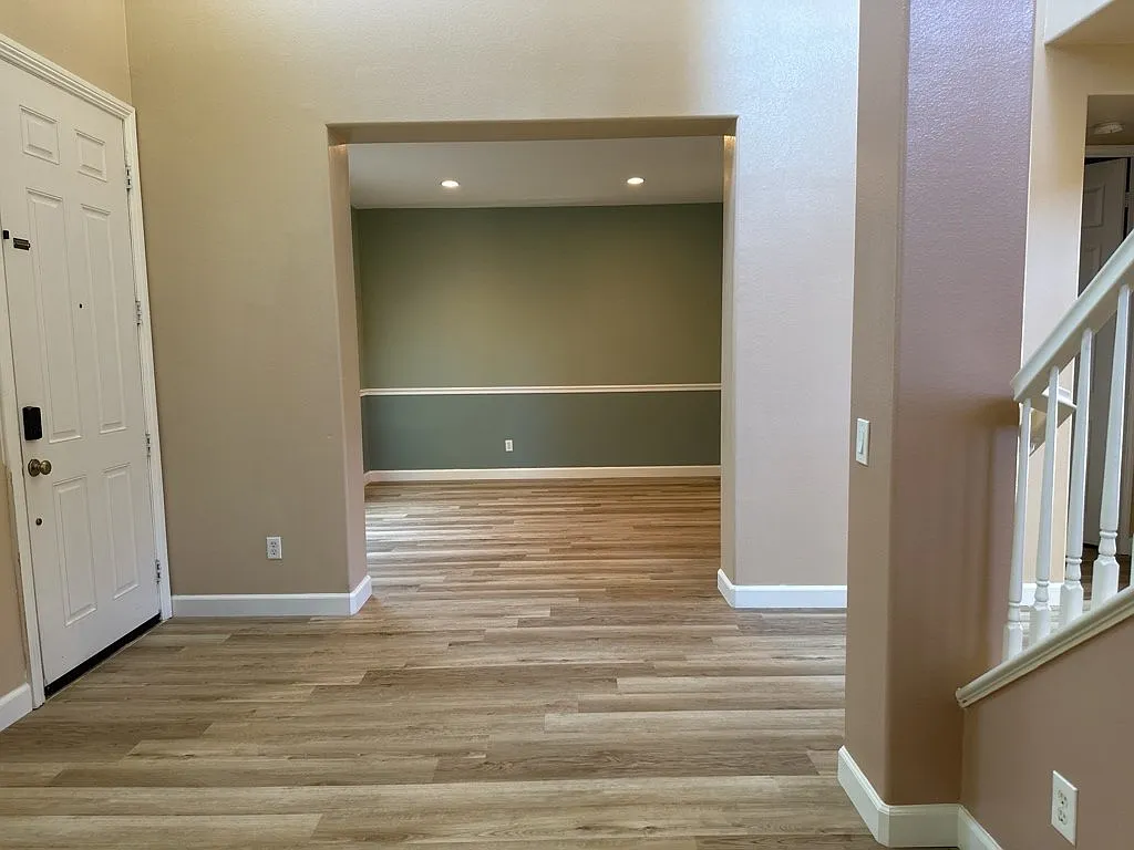 3 bed, 2.5 bath, 2520 sqft, $3,100 — Photo 3
