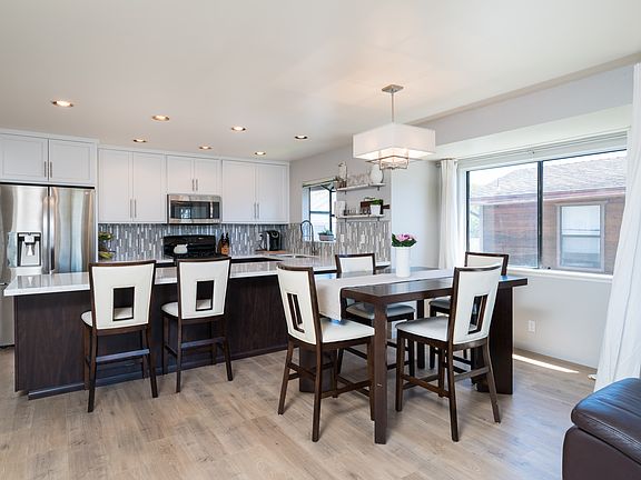 3rd image of 713 Highland Manor Ct