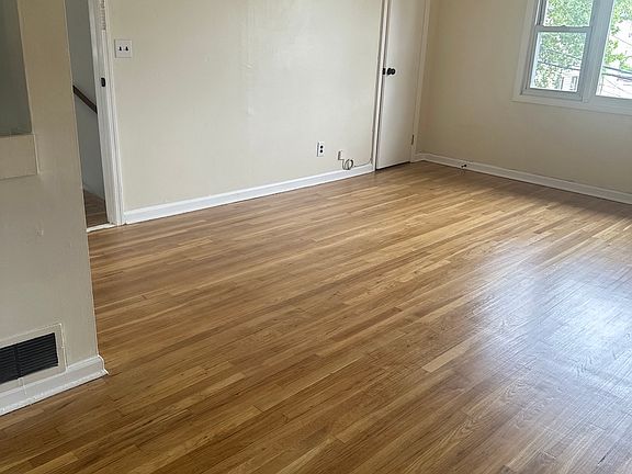 4th image of 144 Telford St