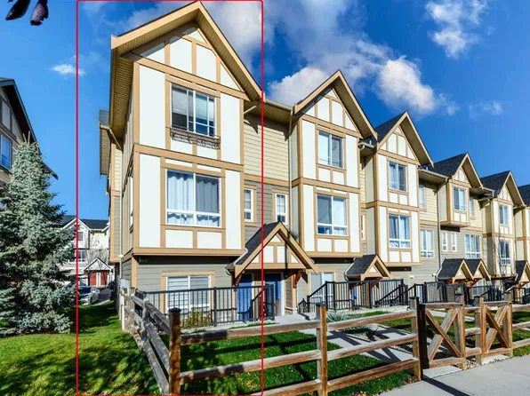 932 W Sherwood Blvd NW, Calgary, AB T3R 0V3