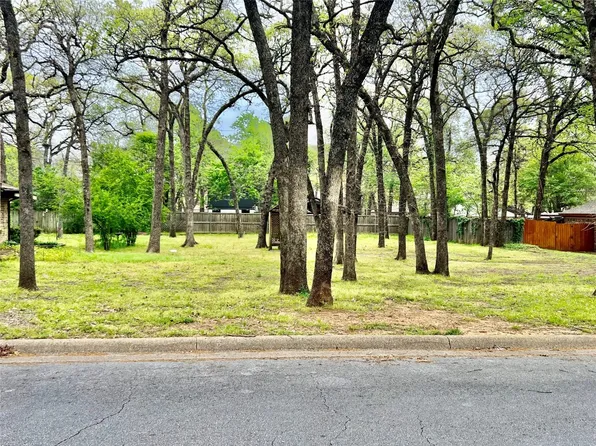 1332 Mockingbird Dr, Grapevine, TX 76051
