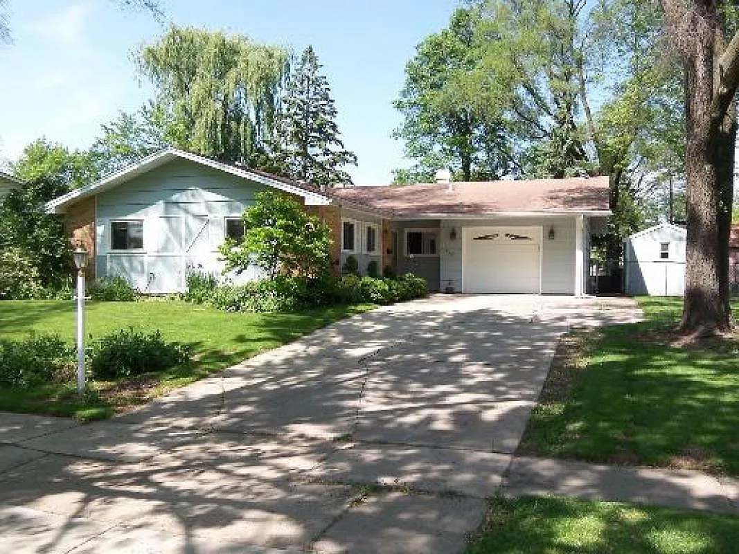 530 Harvard Ln photo 1