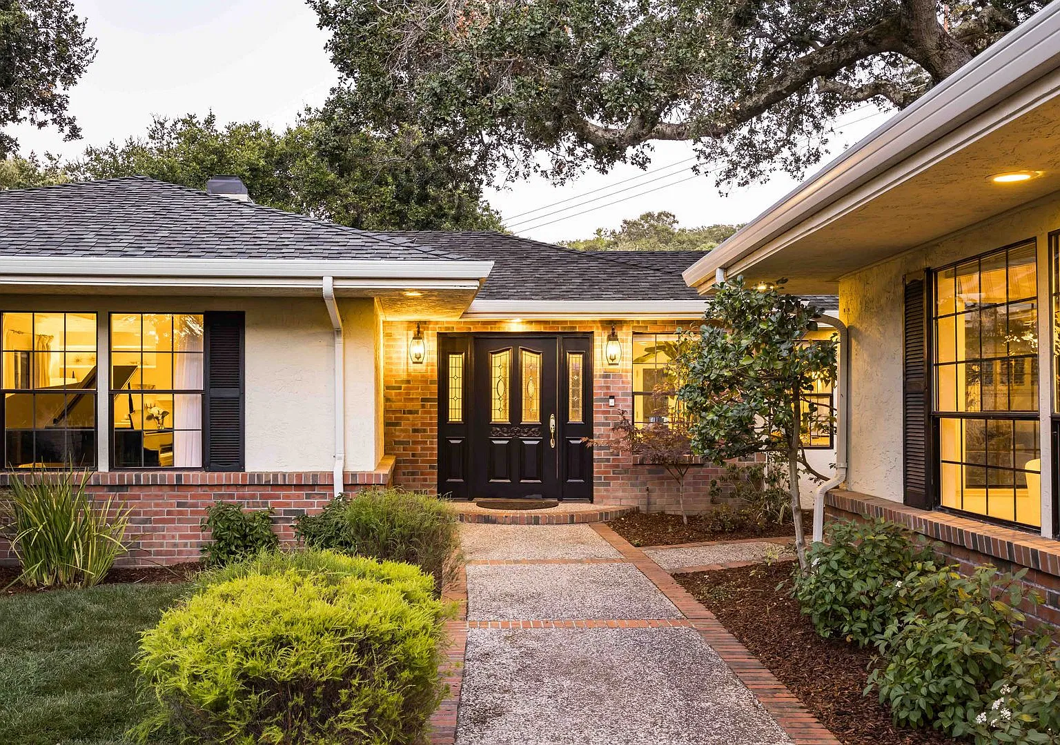 Luxurious Home in Atherton: Over an Acre of Private Elegance (Available for a 6 month Lease) — Photo 3