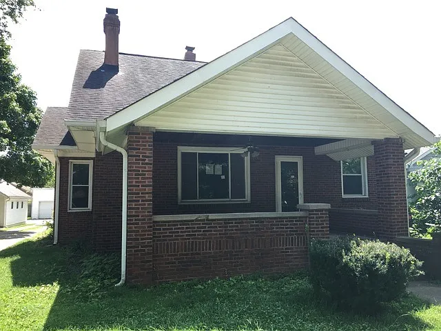 119 E Washington St photo 1