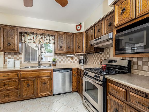 4th image of 805 Pearson Dr