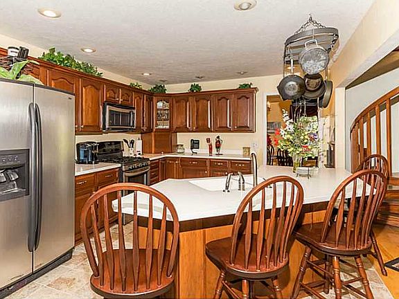 5th image of 10398 Lakewood Dr