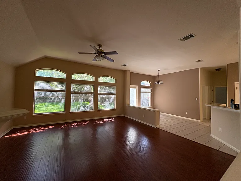 207 Kettleman Ln N — Photo 14
