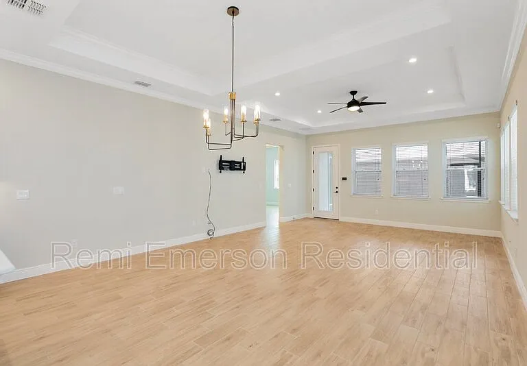 8828 Sperry St — Photo 7