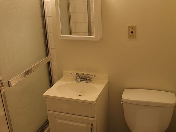 5th image of 81 Oak Ave APT 1