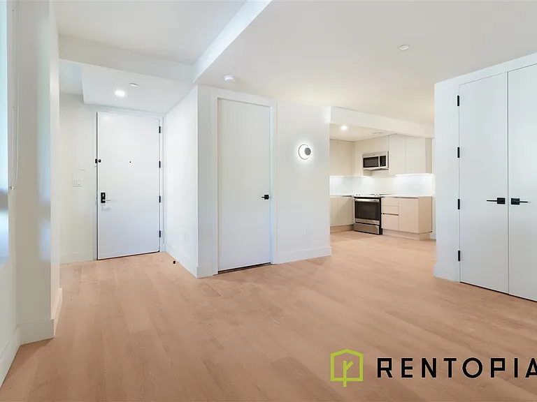 130 Hope St #101 — Photo 1