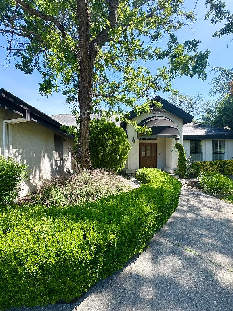 Executive Home in Gold Hills! — Photo 2