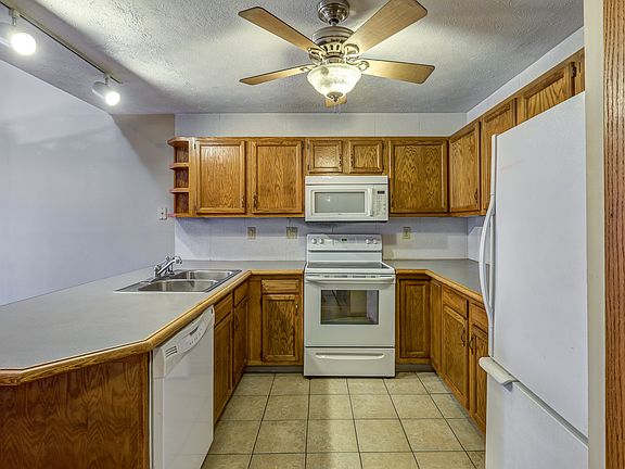 5th image of 421 Jamestown Cir