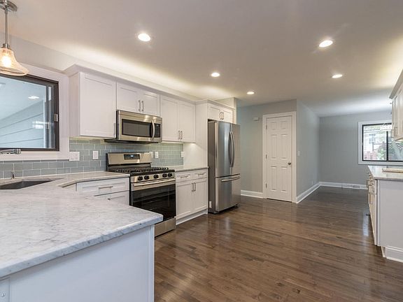 2nd image of 716 Westport Dr