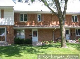 1990 Arkwright St N, Maplewood, MN 55117