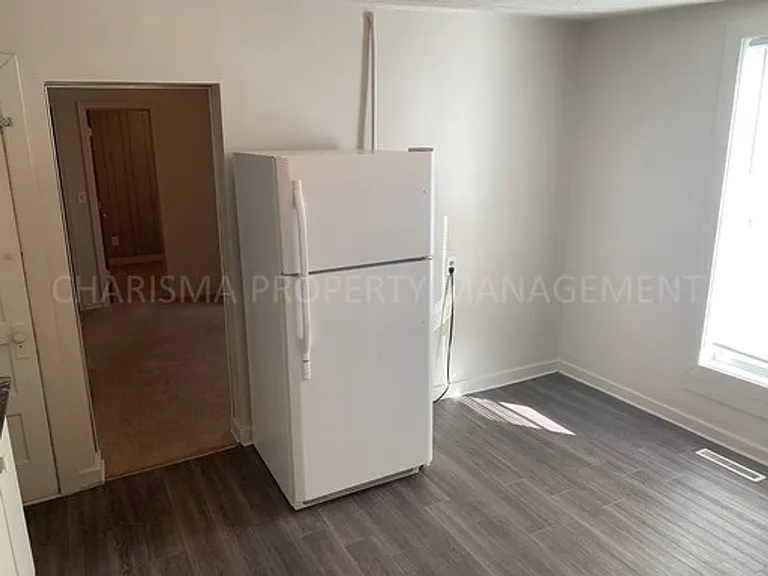 817 W 11th St #1 — Photo 12