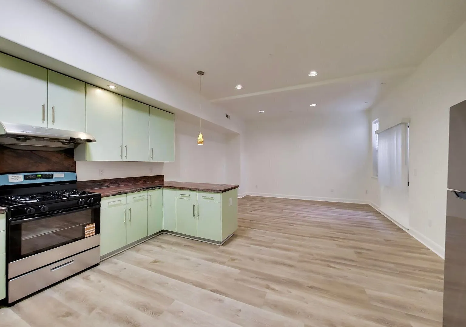 Spacious 2-Bedroom + Private Outdoor Space | Downtown Oakland — Photo 1