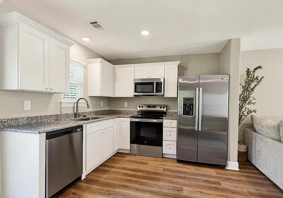 3 bed, 1.5 bath, 1030 sqft, $1,700 — Photo 4