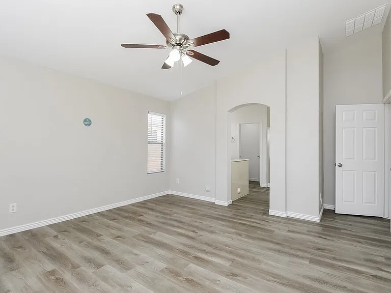 475 W Holstein Trl — Photo 8