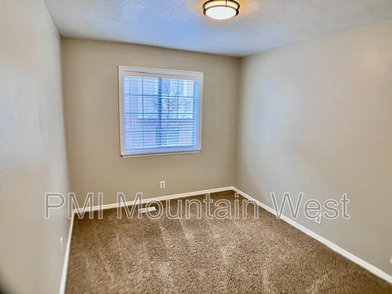 567 N 200 E #3 — Photo 21